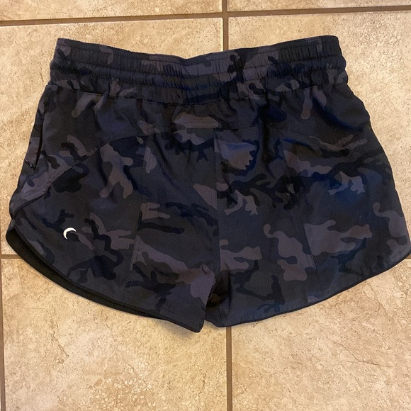 ZYIA FOREST CAMO FLIP IT SHORTS-SIZE M - Picture 3 of 8